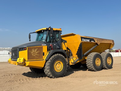 2018 John Deere 410E Kiepwagen met knikbesturing