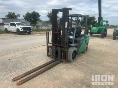 2018 Toyota 8FDU30 5620 lb Pneumatic Tire Forklift