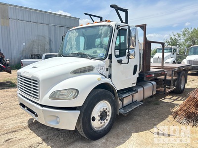 2005 Freightliner M2 106 4x2 Flatbed Truck