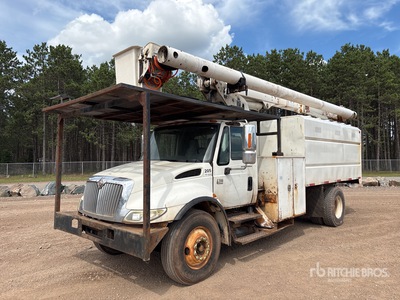 Altec LRV60 60 ft on 2005 International 4300 4x2 Forestry Chipper Body شاحنة منصة مرفوعة