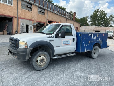 2006 Ford F-450 XL 4x2 شاحنة متعددة الاغراض