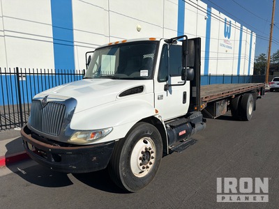 2005 International 4300 4x2 Flatbed Truck
