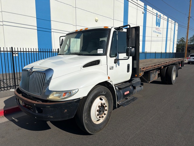 2005 International 4300 4x2 Flatbed Truck