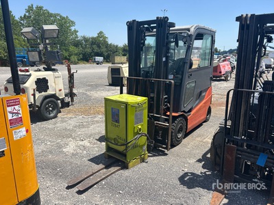 Toyota 05-8FBM25T 5000 lb Electric Forklift