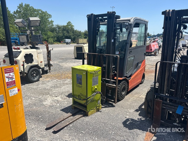Toyota 05-8FBM25T 5000 lb Electric Forklift