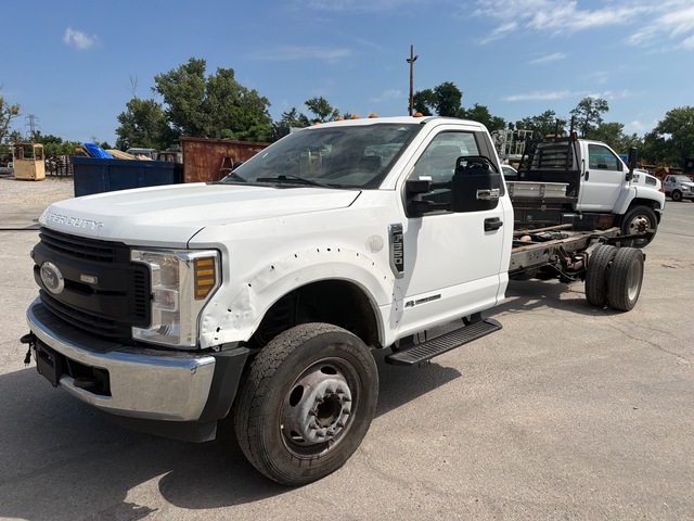 2017 Ford F-550 XL 4x2 Cab and Chassis