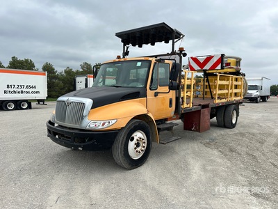 2006 International 4300 4x2 Camión atenuador