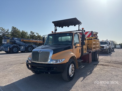 2006 International 4300 4x2 Attenuator Truck