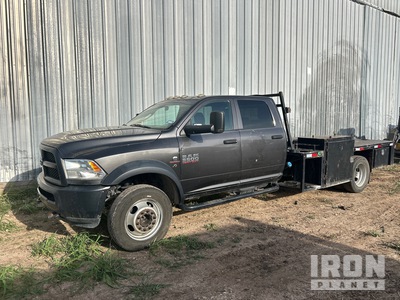 2017 Ram 5500 4x2 Crew Cab شاحنة مسطحة