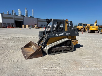 2015 John Deere 323E Two-Speed Compacte Schranklader