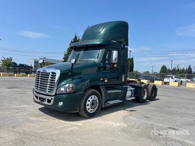 2017 Freightliner Cascadia 125 6x4 Ciągnik siodłowy T/A z kabiną dzienną