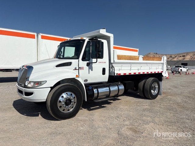2016 International 4300 4x2 S/A Dump Truck