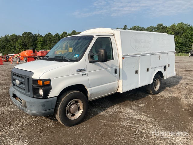2015 Ford E-350 Utility Truck