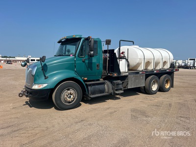 2005 International 8600 6x4 Ciężarówka z płaską platformą