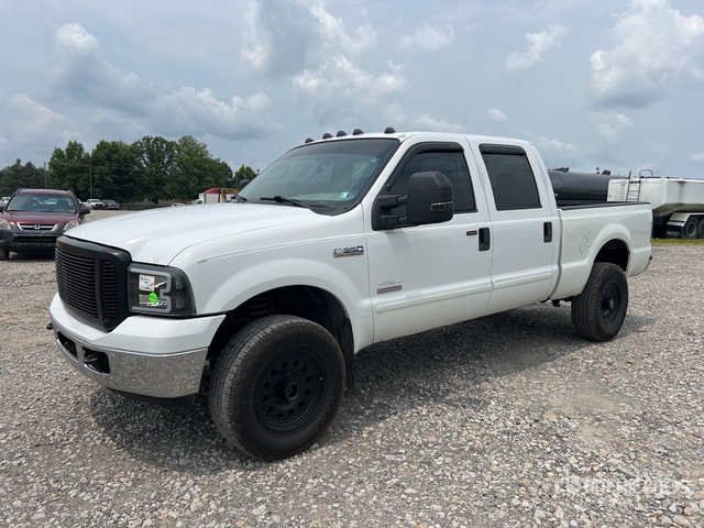 2005 Ford F-350 Lariat 4x4 Crew Cab Pickup