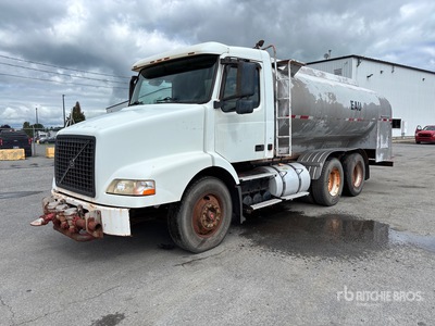 2004 Volvo VNM 6x4 Water Truck