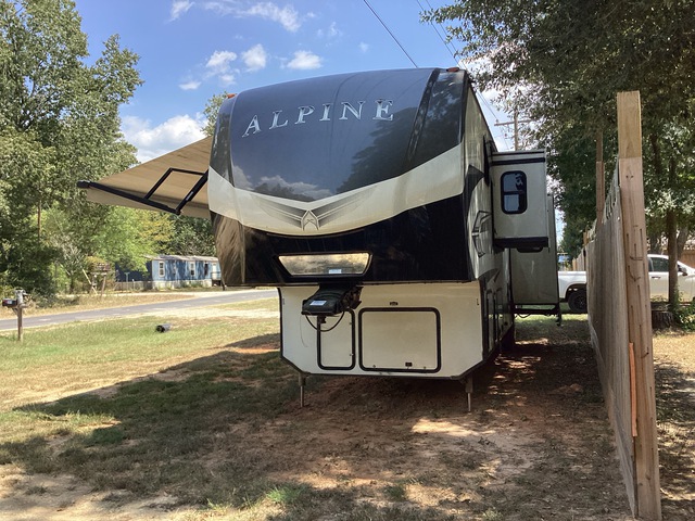 2022 Keystone Alpine 3910 43 ft T/A Travel Trailer