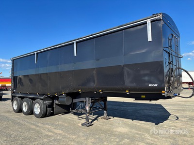 2021 Moore 9.9 m Tri/A Step Deck End Dump Trailer