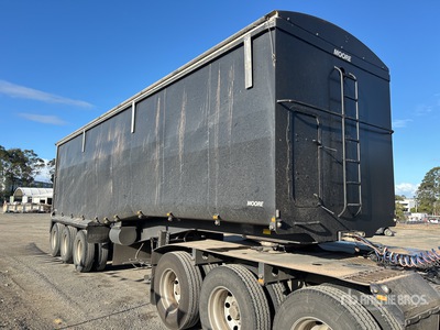 2021 Moore 9.8 m Tri/A End Dump Trailer