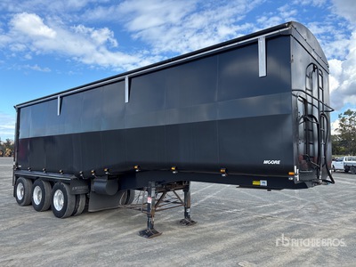 2022 Moore 9.9 m Tri/A Step Deck Remolque banera