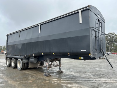 2022 Moore 9.9 m Tri/A Step Deck Remolque banera