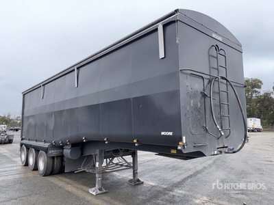 2022 Moore 9.9 m Tri/A Step Deck Remolque banera