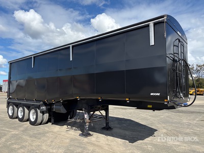2022 Moore 9.9 m Tri/A Step Deck Remolque banera