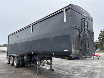 2022 Moore 9.9 m Tri/A Step Deck Remolque banera