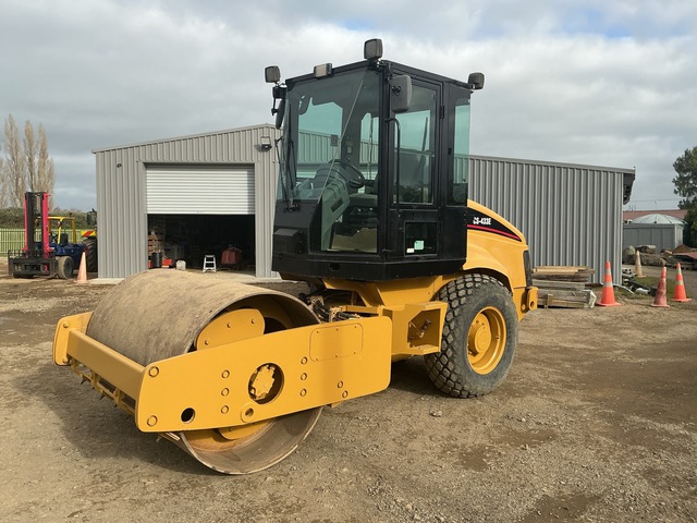 2007 Cat CS-433E Smooth Drum Compactor 2007 Cat CS-433E Smooth Drum Compactor