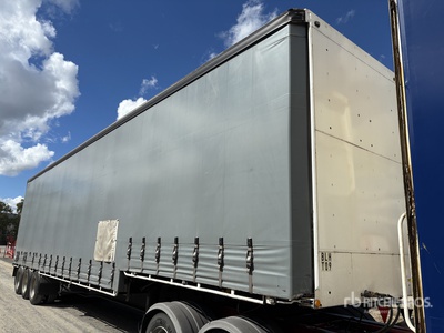 2001 MaxiTrans 13.2 m Tri/A Step Deck Curtain Side Trailer