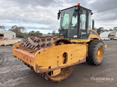 2005 Cat CS-573E Padfoot Drum Compactor