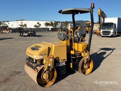 2004 Cat CB224E Compacteur  double bille
