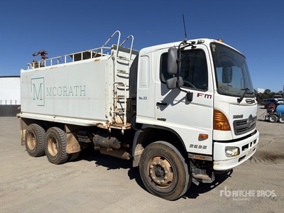 2008 Hino FM 500 2632 Camion cisterna de agua