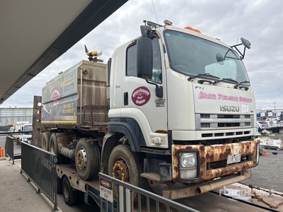 2016 Isuzu FYJ 8x4 Twin-Steer Water Truck