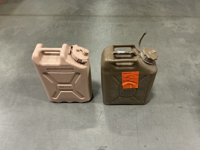 (37) Plastic Fuel Cans
