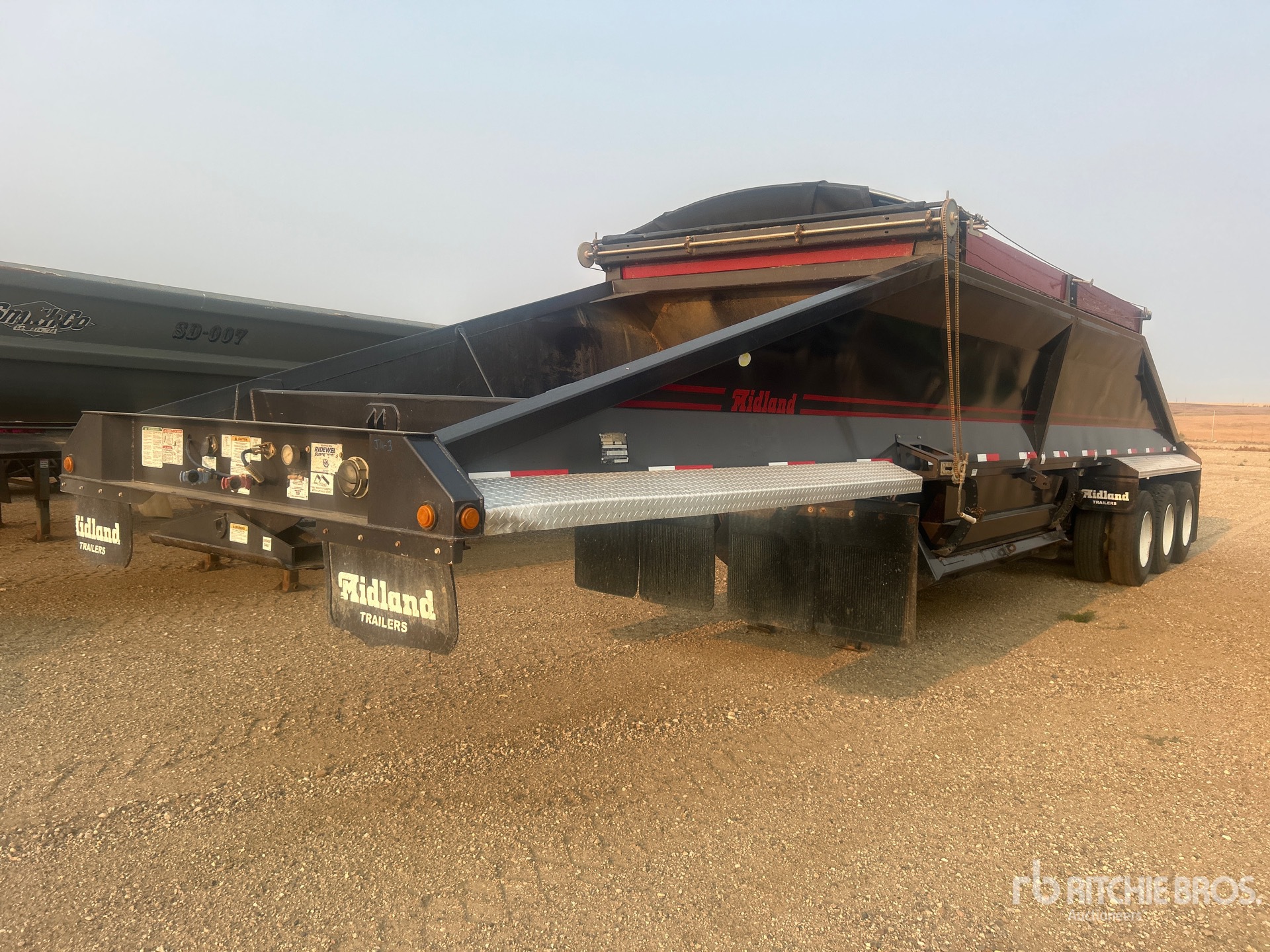 2021 Midland TC3000 42 ft Tri/A Belly Dump Trailer