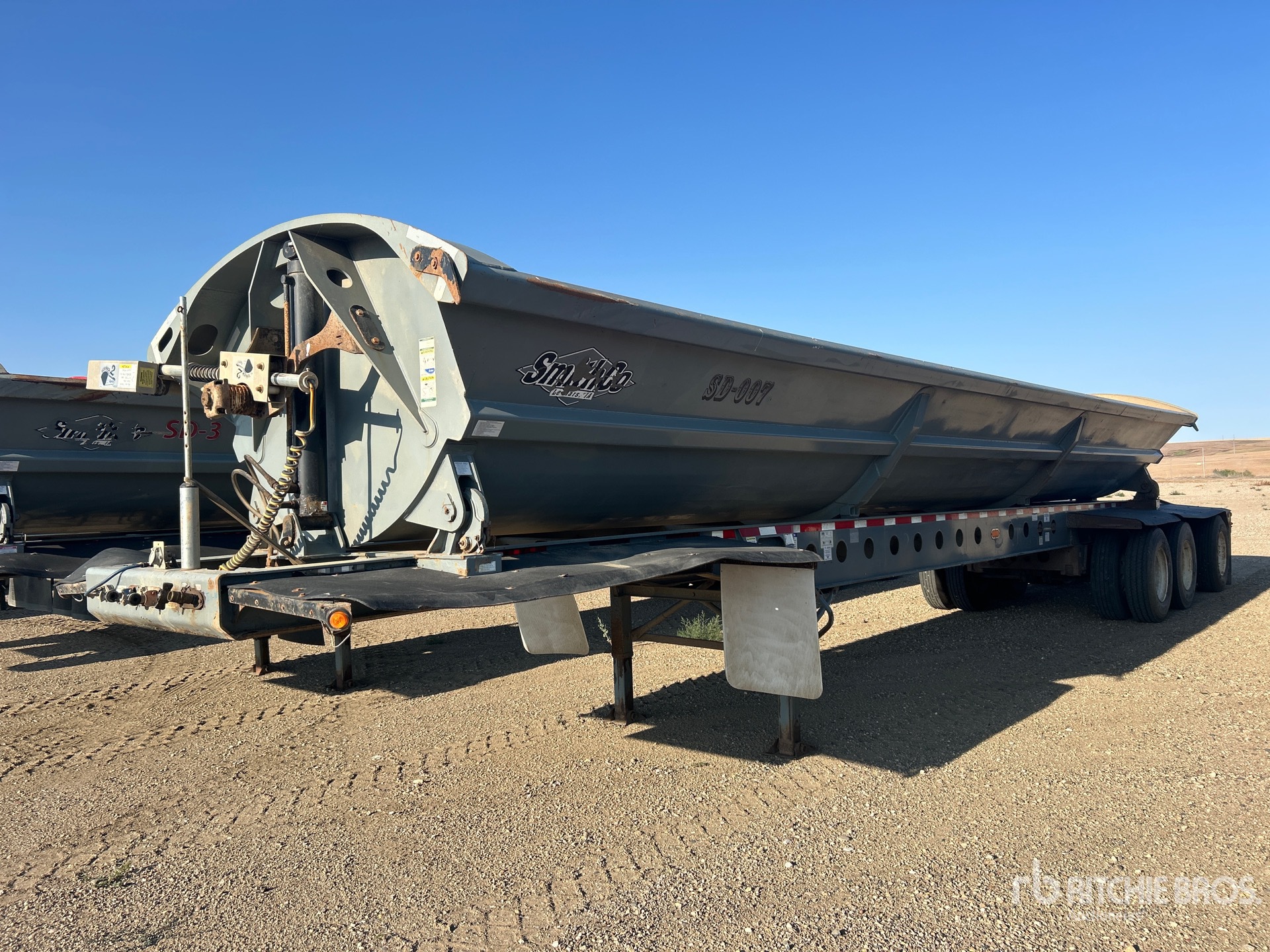 2015 Smithco 32 ft Tri/A Side Dump Trailer