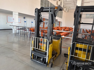 2019 Yale MC10 2200 lb Apilador Electrico / Apilador Eléctrico