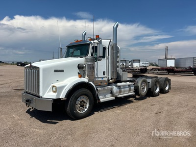 2009 Kenworth T800 8x4 Heavy Haul Tri/A Day Cab Truck Tractor