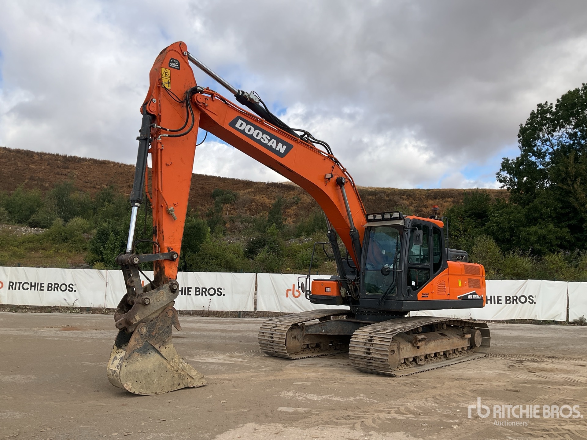 2022 Doosan DX225LC-7 Tracked Excavator