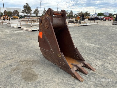 36 in Excavator Bucket - Fits John Deere 800C
