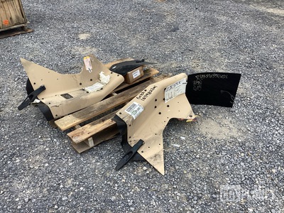 (2) Oshkosh 3917030 Vehicular Fenders