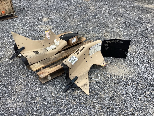 (2) Oshkosh 3917030 Vehicular Fenders