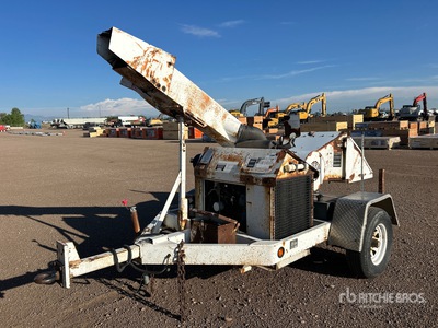 2005 Wood chuck chipper corp Tow-Behind Wood Chipper