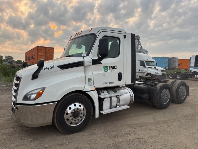2019 Freightliner Cascadia 126 6x4 T/A Day Cab Truck Tractor