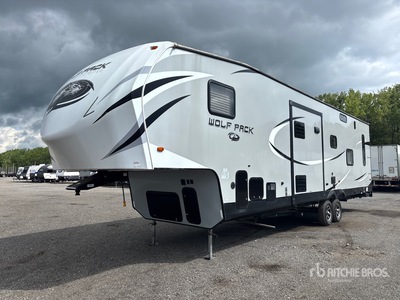 2017 Forest River Cherokee Wolfpack 325 42 ft T/A Toy Hauler Remolque de viaje