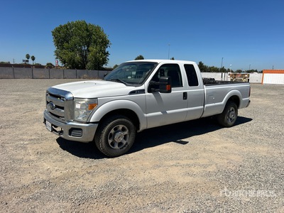 2014 Ford F-350 XLT 4x2 Extended Cab Pickup