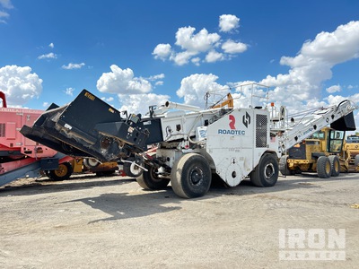 2018 Roadtec SB2500E Wheel Asphalt Transfer Machine (Inoperable)