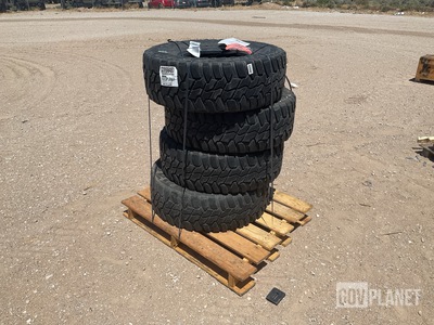 (4) Mastercraft Courser 37x12.50R17LT Tires