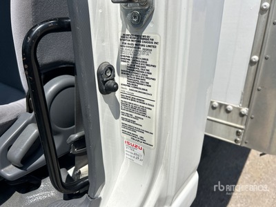 2016 Isuzu NPR HD 4x2 Furgonetka (Inoperable)